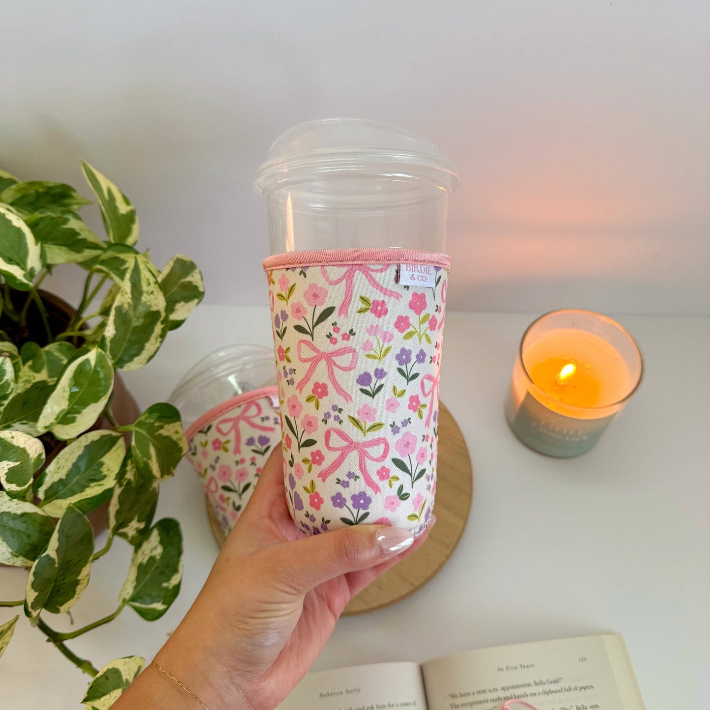 Flower and Bows Iced Coffee Sleeve – Reusable Cup Holder